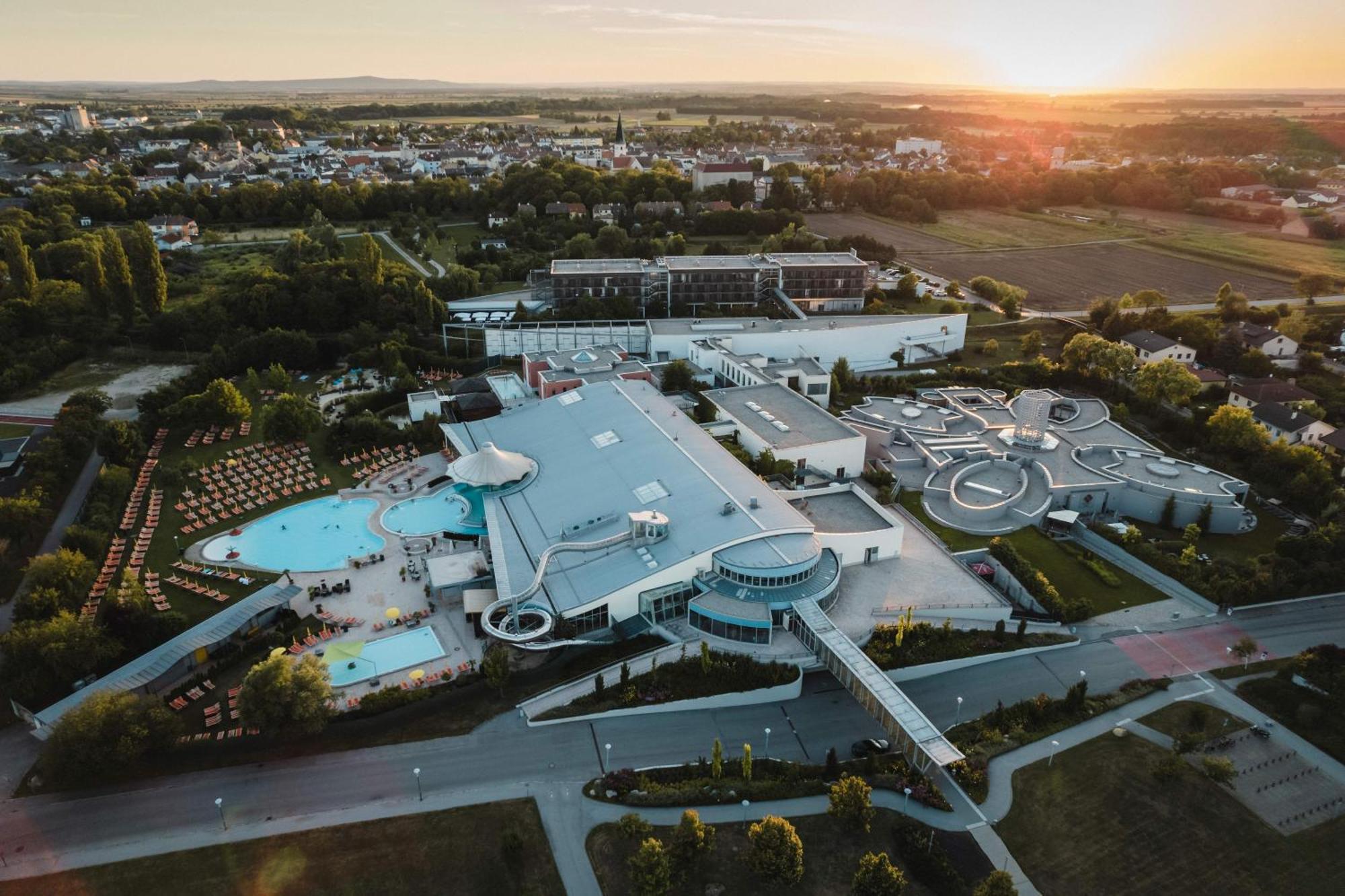Therme Laa - Hotel & Silent Spa ラー・アン・デア・ターヤー エクステリア 写真